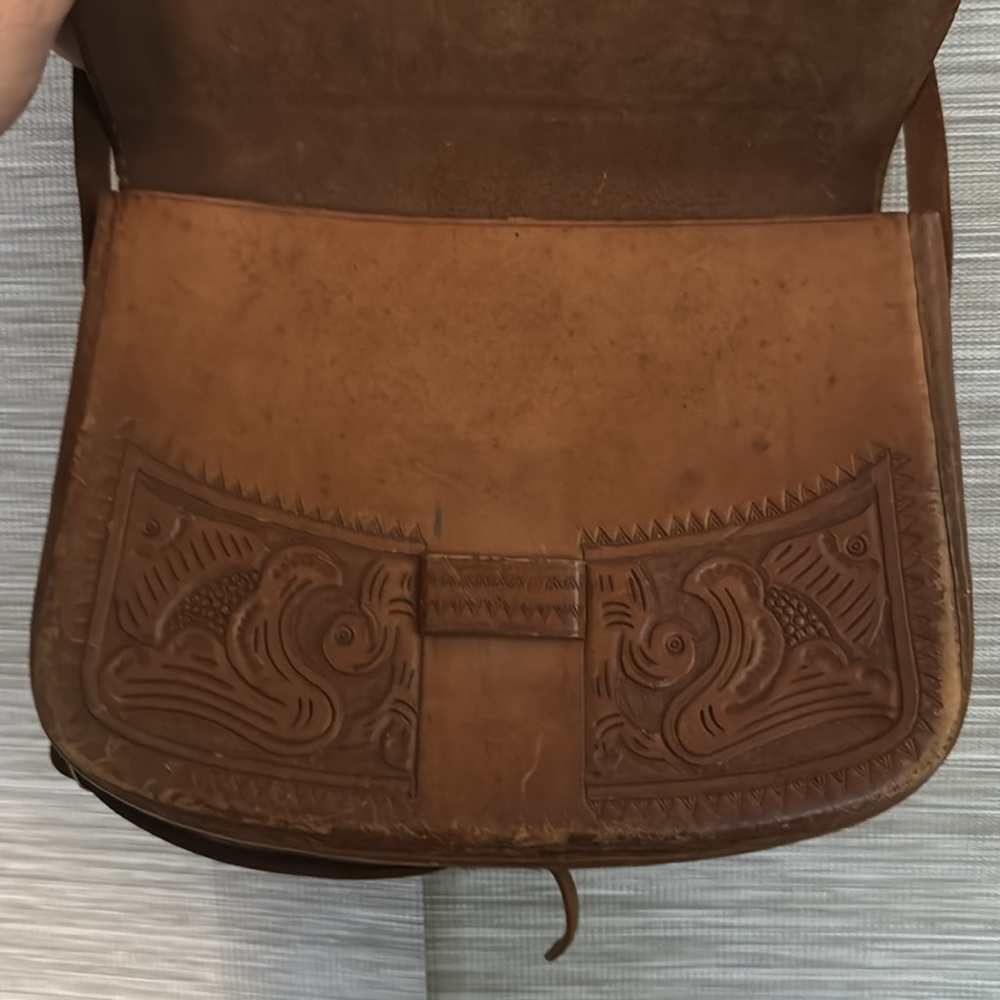Vintage hand tooled leather purse - Picture 3 of 5